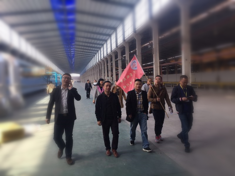 江西陶瓷工藝美院廣東校友會籌委會蒞臨德利豐家居參觀指導(dǎo)