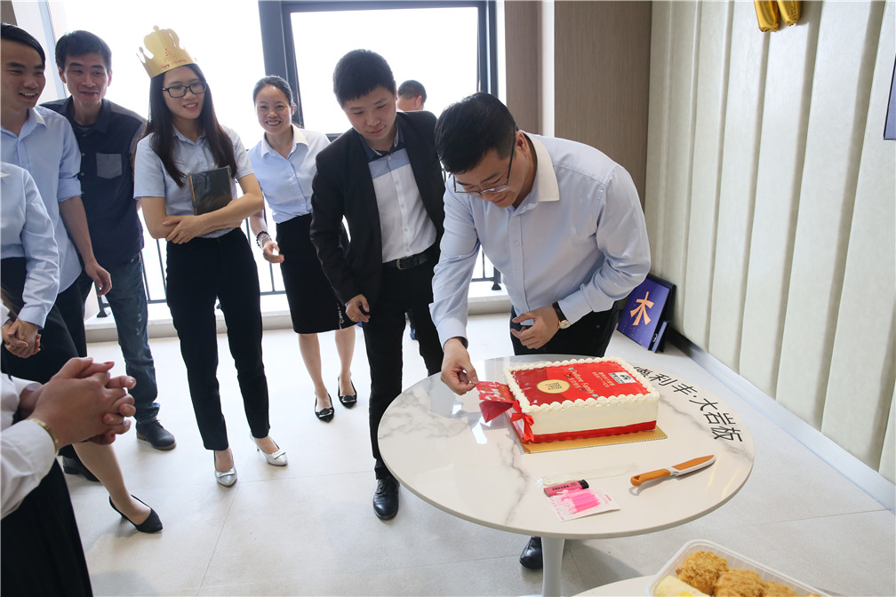 “凝聚力量，共創(chuàng)輝煌”德利豐家居月度總結(jié)暨(圖18)