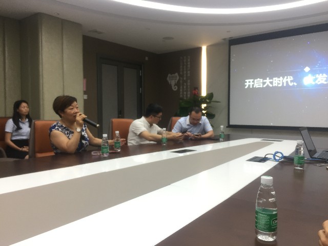 建材行業(yè)專家組團(tuán)參觀德利豐家居，探討巖板發(fā)(圖4)
