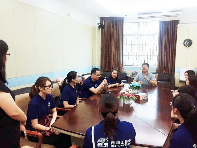 大手拉小手，與愛(ài)在一起——德利豐家居組織開(kāi)(圖2)