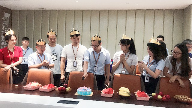 德利豐家居7月總結(jié)會暨員工生日會凝心聚力，為(圖2)