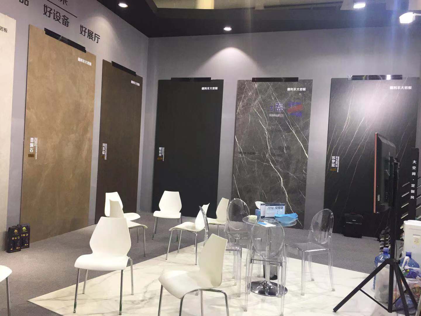 2019廈門石材展開展首日，德利豐大巖板強(qiáng)勢(shì)來襲(圖6)