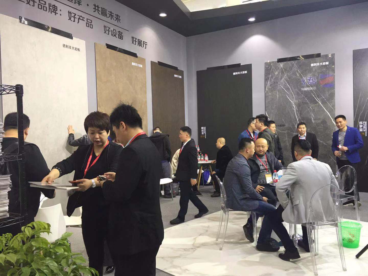 2019廈門石材展開展首日，德利豐大巖板強(qiáng)勢(shì)來襲(圖8)
