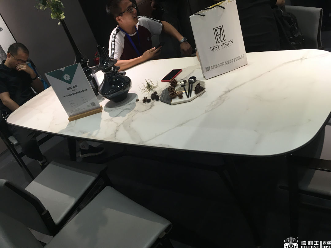 < NEWS >德利豐巖板新風(fēng)潮卷席上海國際家具展覽會(圖5) < NEWS >德利豐巖板新風(fēng)潮卷席上海國際家具展覽會(圖5)